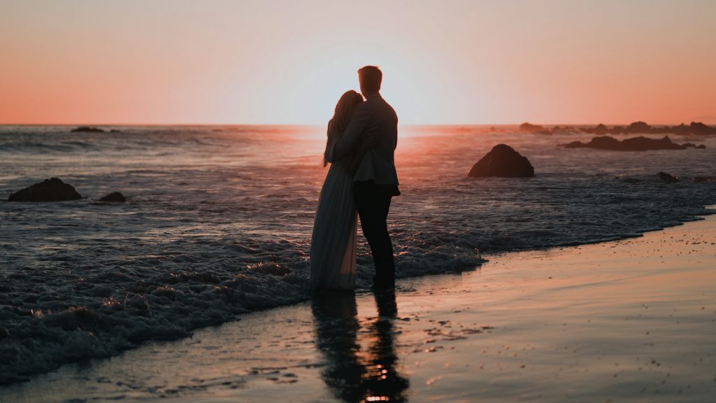couple-travel-sunset-honeymoon-1024x576.jpg